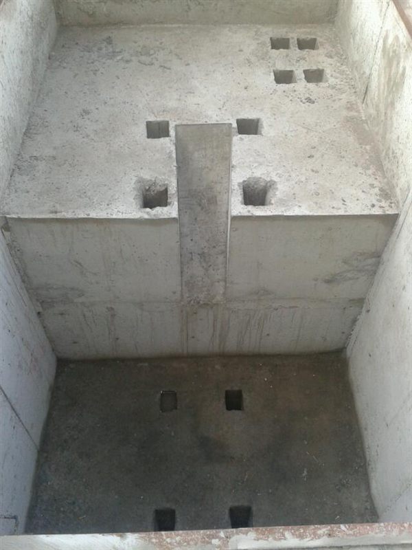 Elevator in a crushing line